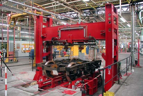 MPV MULTI PURPOSE VEHICLE (4-ACHSIG)